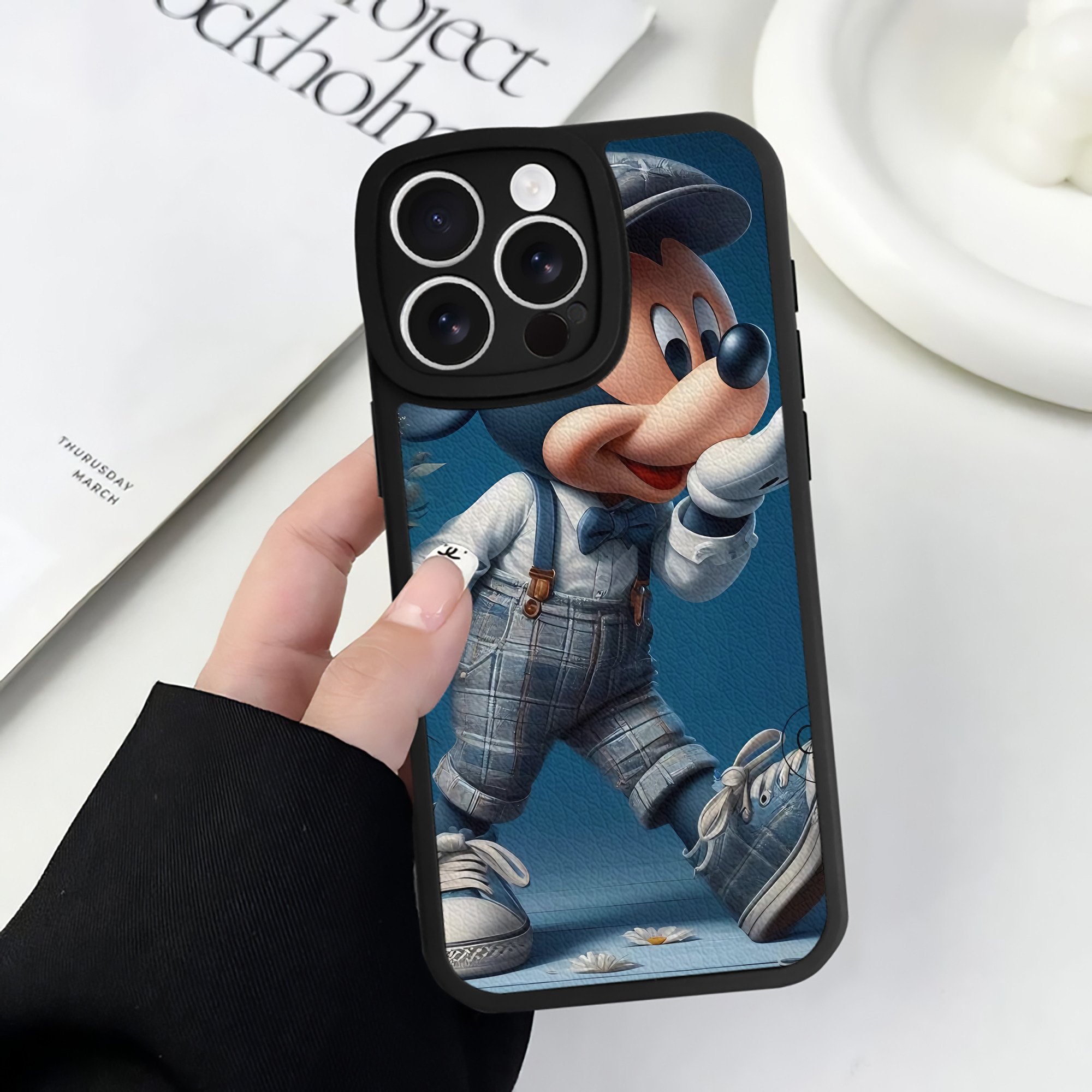 （画像用） ミッキーマウス Mickey Mouse 【iPhone 16シリーズ対応】シリコンスマホケース（レザー調） 材質：シリコン